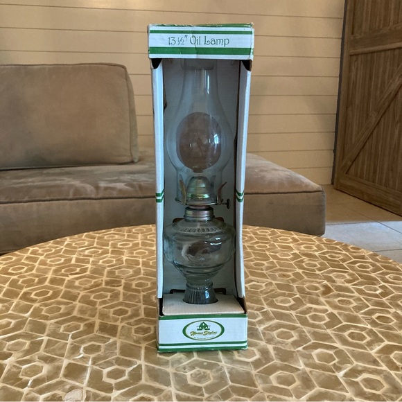 NEW!  Vintage Traditional Kerosene Oil Lamp - Picture 1 of 5